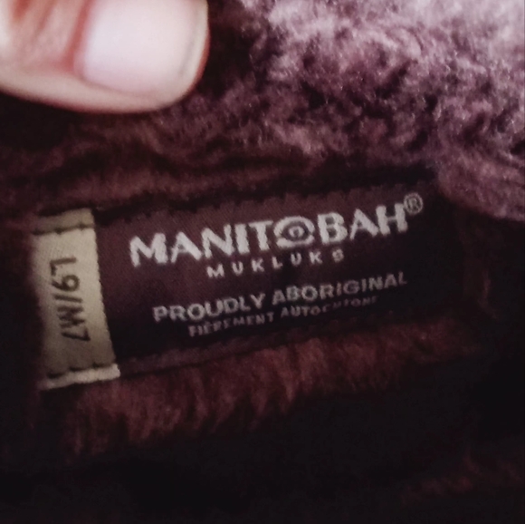 Manitobah Mukluks - Picture 3 of 4